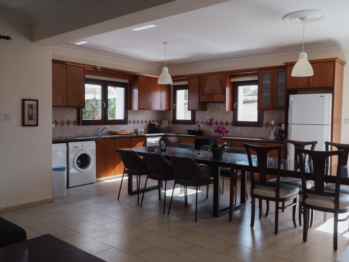 Villa Nikolina Dhrousha Buitenkant foto