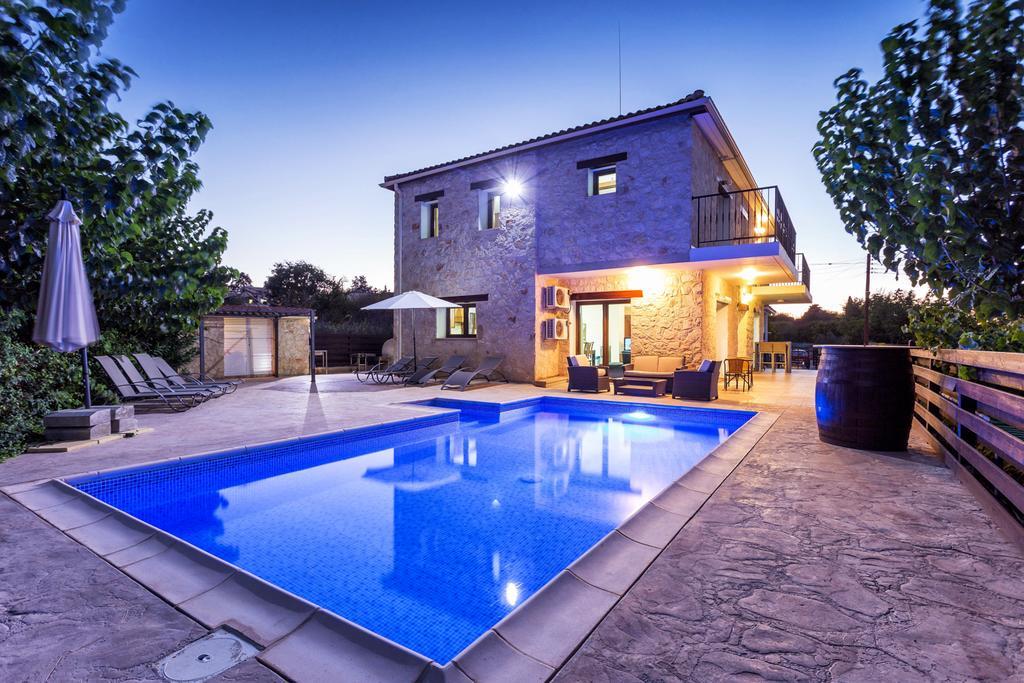 Villa Nikolina Dhrousha Buitenkant foto