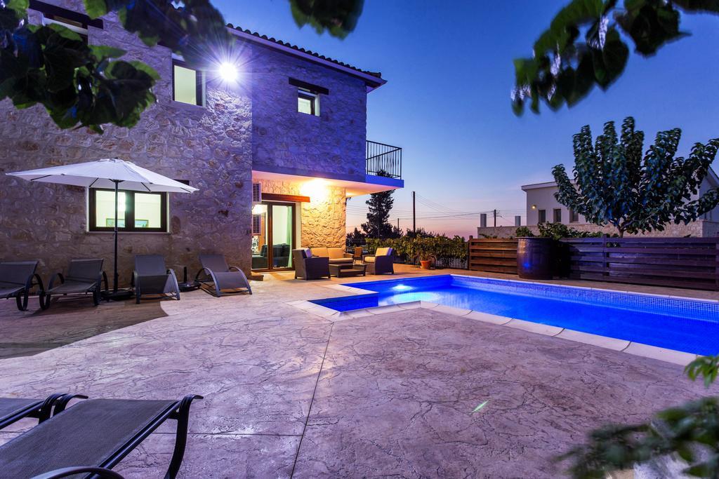Villa Nikolina Dhrousha Buitenkant foto