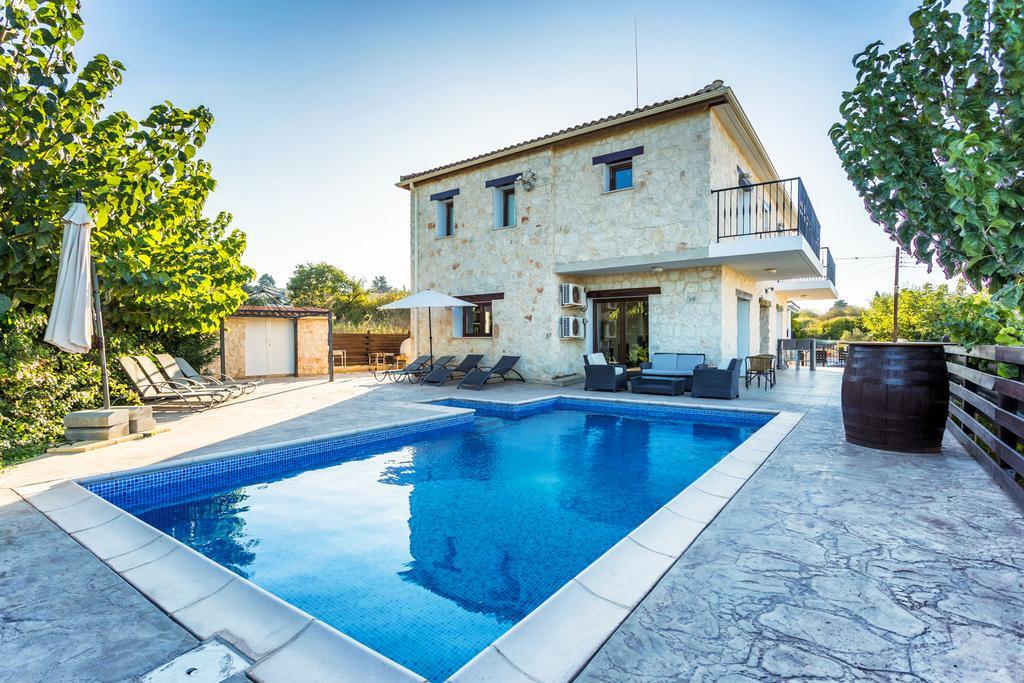 Villa Nikolina Dhrousha Buitenkant foto