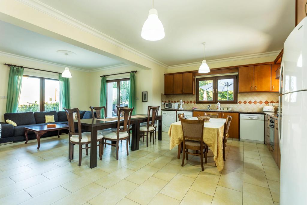 Villa Nikolina Dhrousha Buitenkant foto
