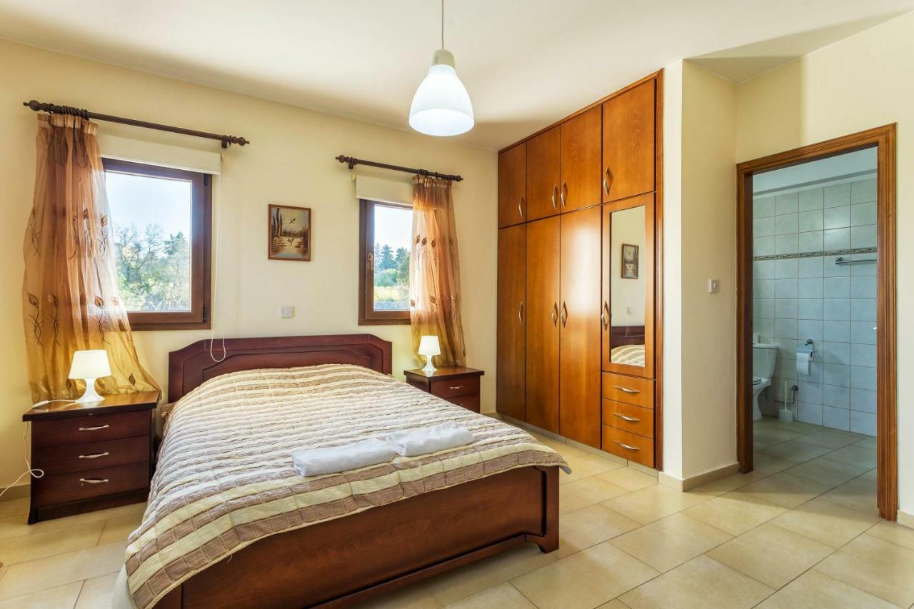 Villa Nikolina Dhrousha Buitenkant foto