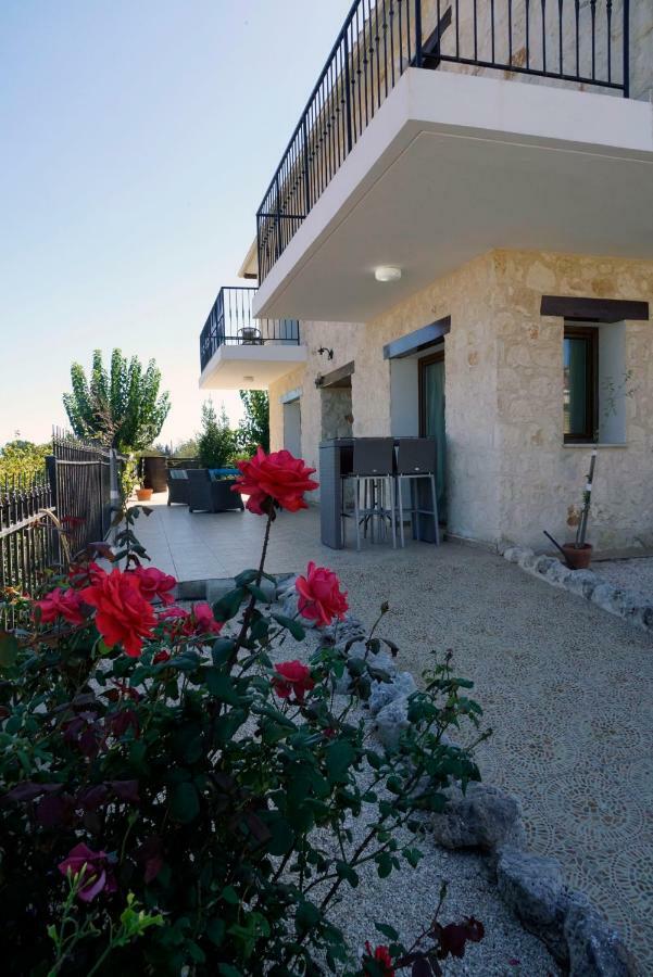 Villa Nikolina Dhrousha Buitenkant foto