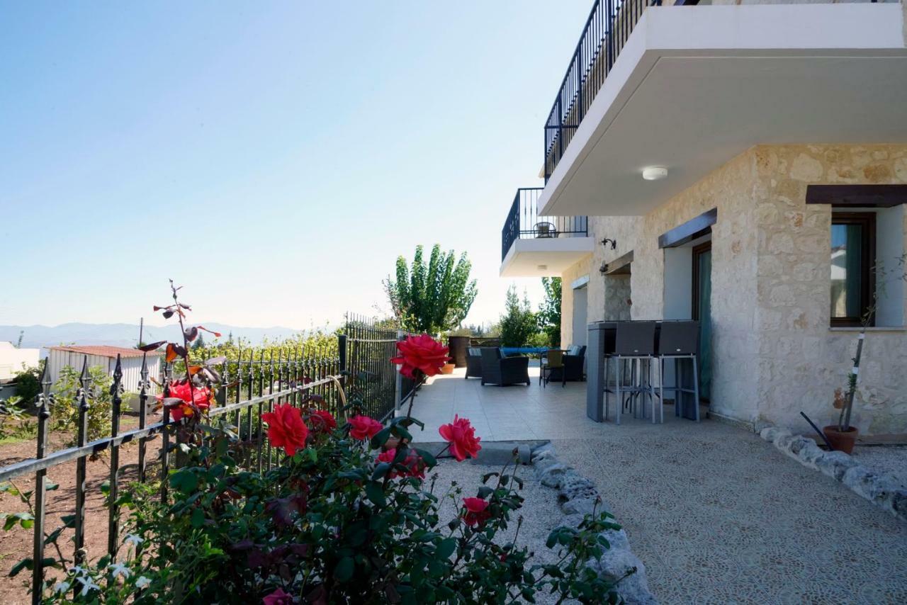 Villa Nikolina Dhrousha Buitenkant foto