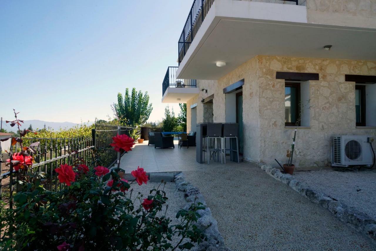Villa Nikolina Dhrousha Buitenkant foto